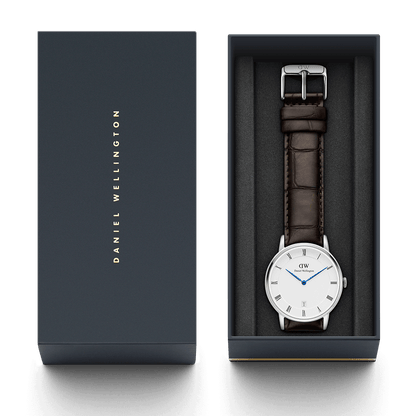 Daniel Wellington Dapper York presentation box with watch and owner's guide included